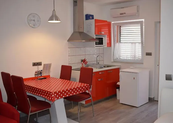 Celjak Apartment Pag Town
