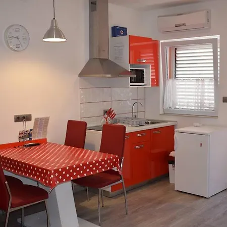 Celjak Apartment Pag Town